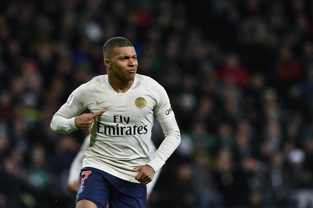 一点也不冤！阿门上篮被约基奇拉一把犯规 后者4犯被换下场！